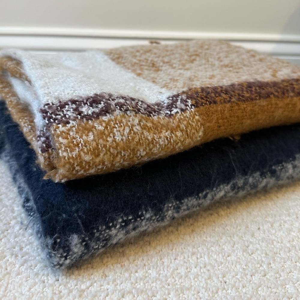 PIECES 2 long scarves